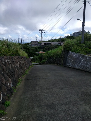 青ヶ島の道は急勾配