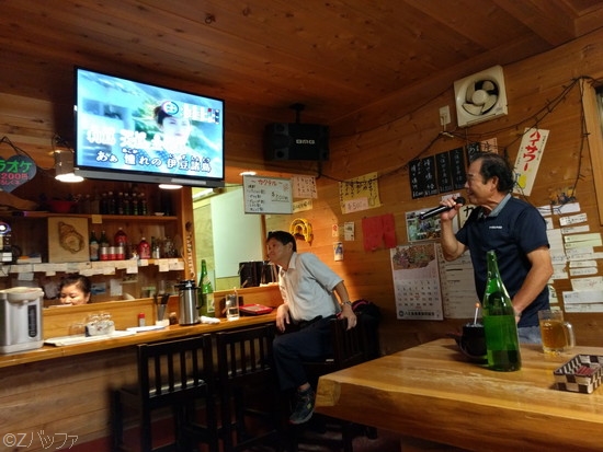 青ヶ島の居酒屋杉の沢でのカラオケ