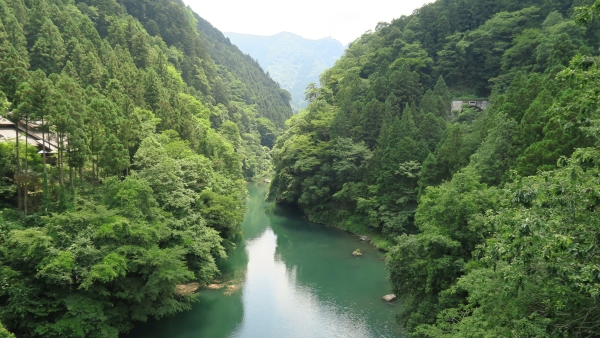 数馬峡橋(かずまきょうばし)からの奥多摩の景色
