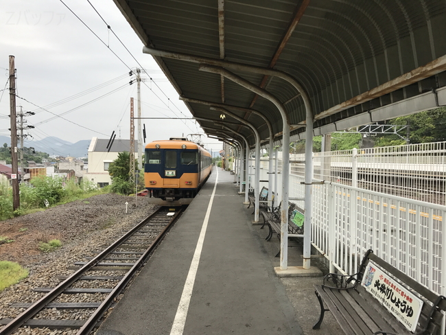 金谷駅の16000系