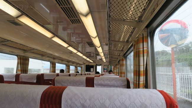 16000系の車内
