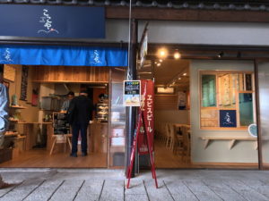 竹生島にあるカフェ「ここや」