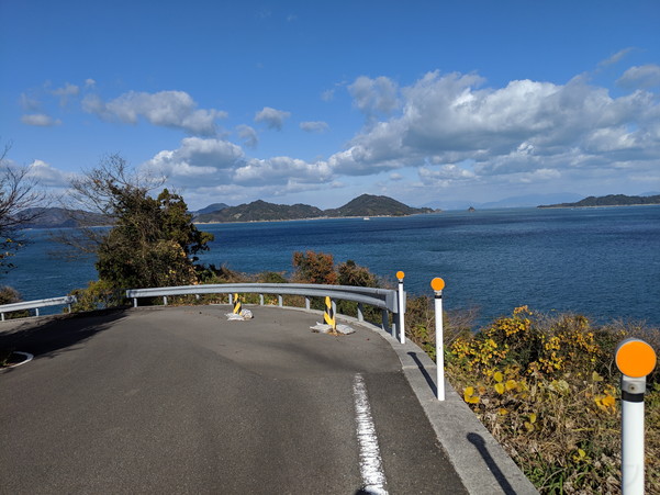 興居島の道路からの景色