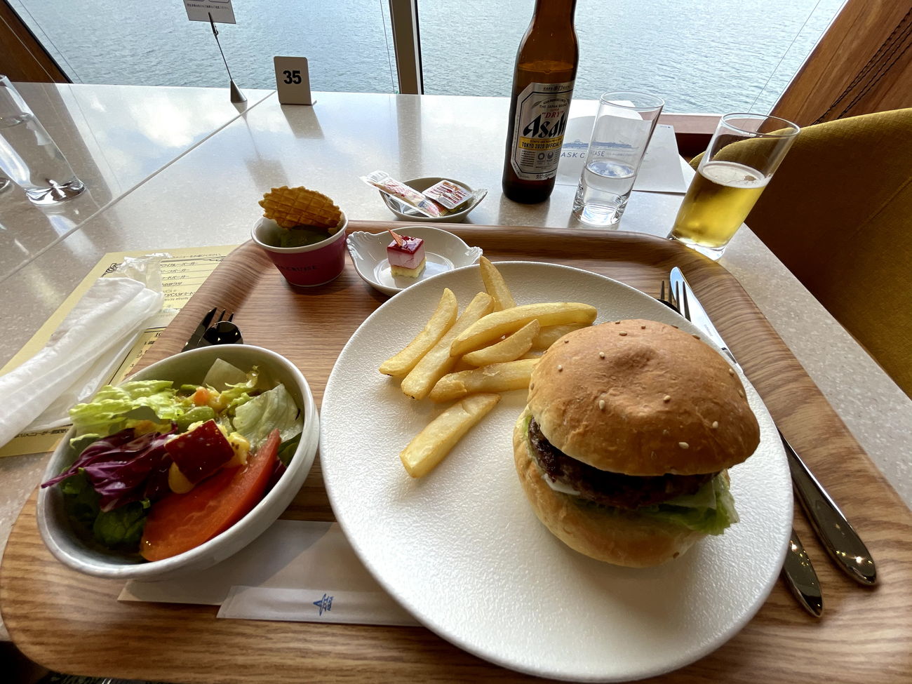 飛鳥Ⅱで食べたドライカレーバーガー