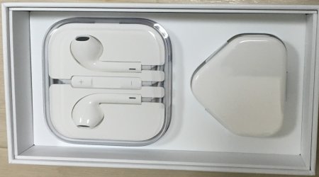 香港版SIMフリーiPhone SE中身