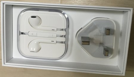 香港版SIMフリーiPhone SEの付属品