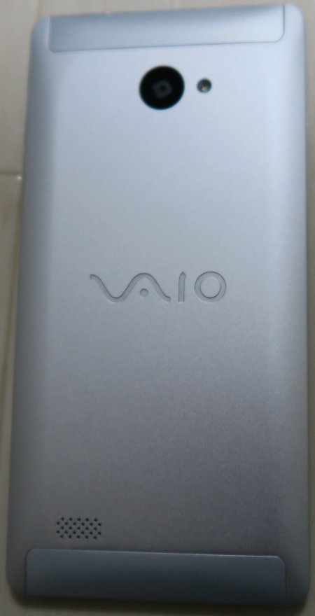 VAIO Phone Bizの背面
