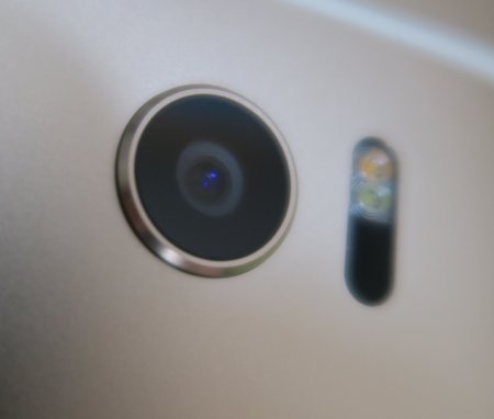 HTC 10の背面カメラデザイン