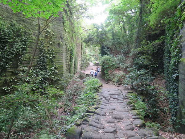 鋸山の百尺観音までの通路