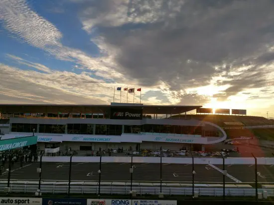 鈴鹿サーキットの夕日