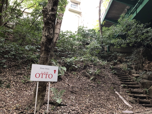 イタリア料理店OTTOへの入口
