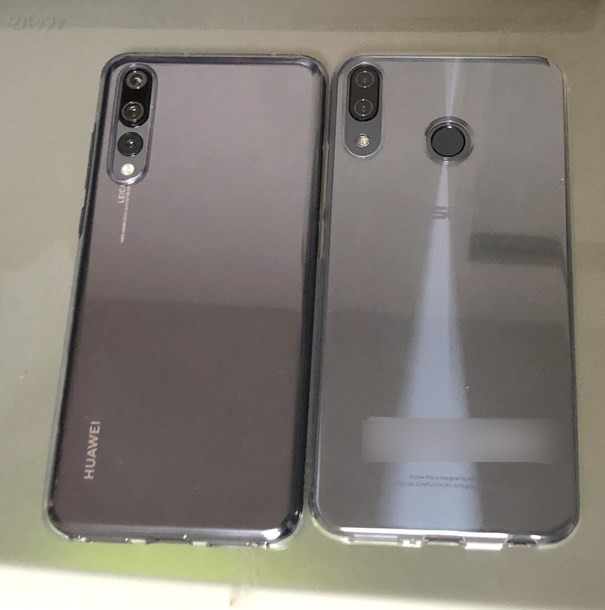 ASUSのZenfone 5とP20 Proの背面デザインを比較