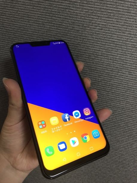 Zenfone5は流行に沿ったノッチ入りディスプレイ