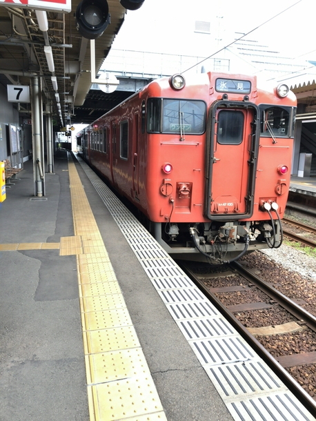 氷見行きの氷見線を高岡駅にて