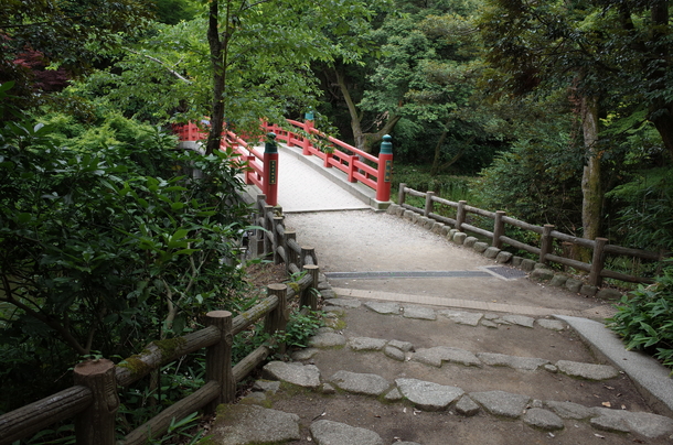 高岡古城公園にある朝陽橋