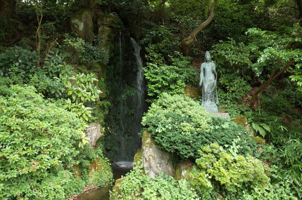 朝陽の滝と聖観音菩薩