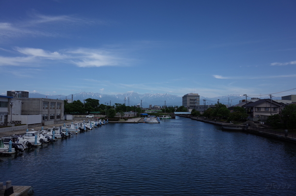 岩瀬カナル会館と港