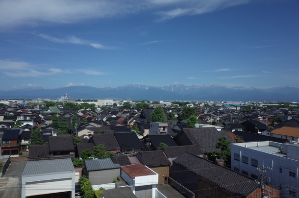 富山港展望台から見る立山連峰の景色