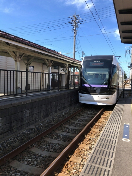 東岩瀬駅にて富山駅行きのポートラムに乗車