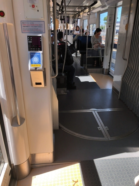 ポートラムの車内