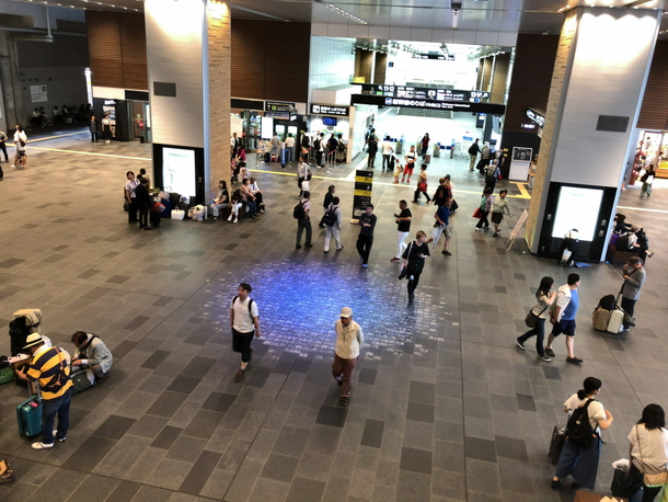 北陸新幹線の富山駅