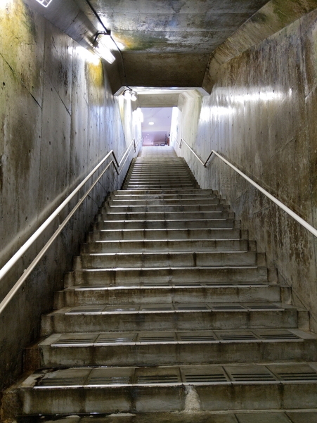 美佐島駅の階段