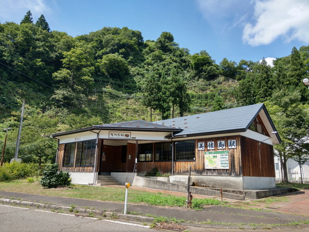 美佐島駅の駅舎外観