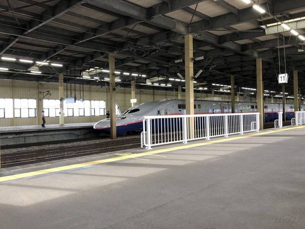 上越新幹線のMAXとき(燕三条駅ホームにて)