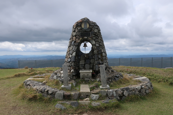 蓬莱山の山頂にある鐘