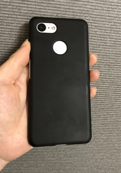 QICASE製のPixel 3保護ケース(ブラック)は指紋の跡が目立つ