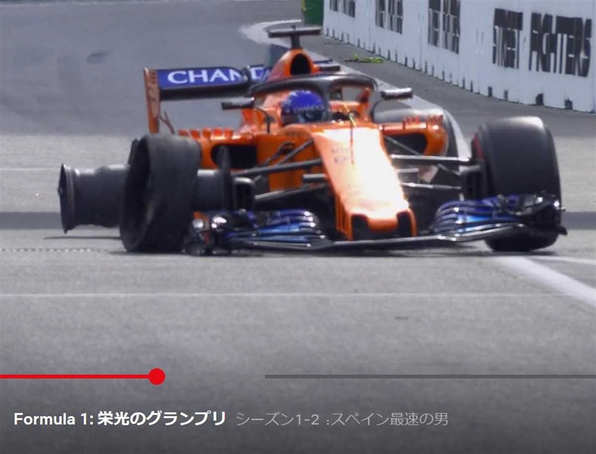 2輪脱落状態でF1マシンをなんとか運転するフェルナンド・アロンソ2輪脱落状態でF1マシンをなんとか運転するフェルナンド・アロンソ