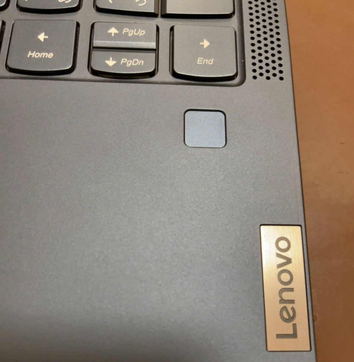 Yoga 660は指紋認証センサーを搭載